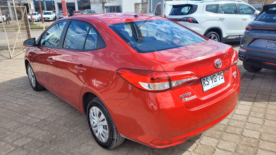 Toyota YARIS SEDAN GLI 1.5 FULL MEC. 1.5 • 4x2 • Mecánica • 2023