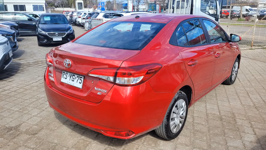 Toyota YARIS SEDAN GLI 1.5 FULL MEC. 1.5 • 4x2 • Mecánica • 2023