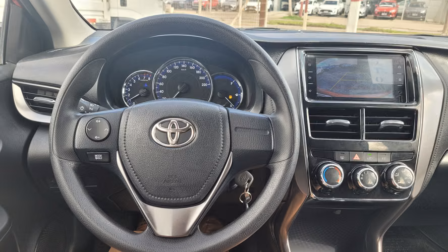 Toyota YARIS SEDAN GLI 1.5 FULL MEC. 1.5 • 4x2 • Mecánica • 2023