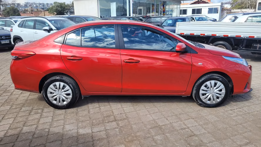 Toyota YARIS SEDAN GLI 1.5 FULL MEC. 1.5 • 4x2 • Mecánica • 2023