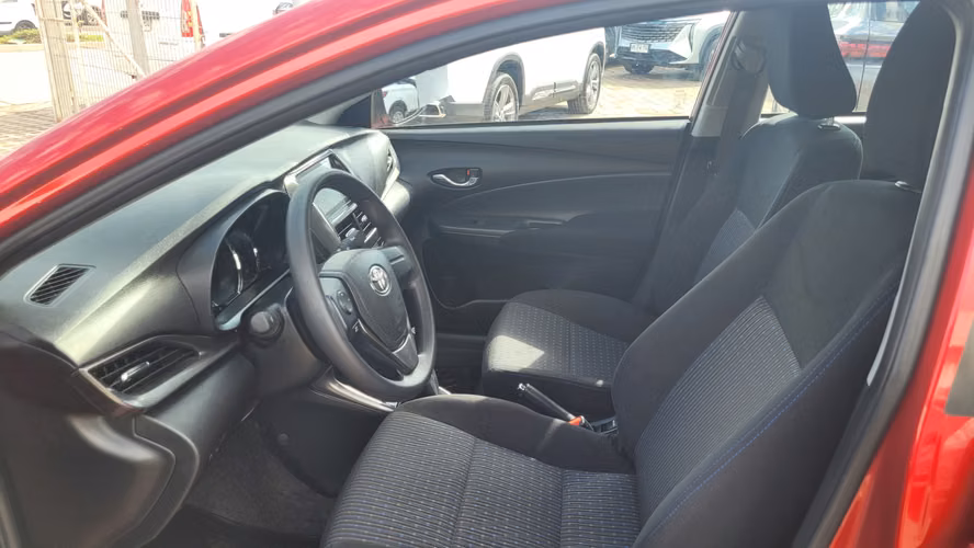 Toyota YARIS SEDAN GLI 1.5 FULL MEC. 1.5 • 4x2 • Mecánica • 2023