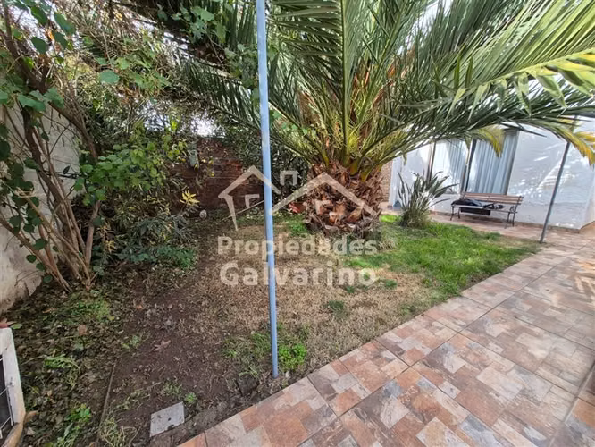 Casa en venta de 5 dorm.2 baños en La Cisterna