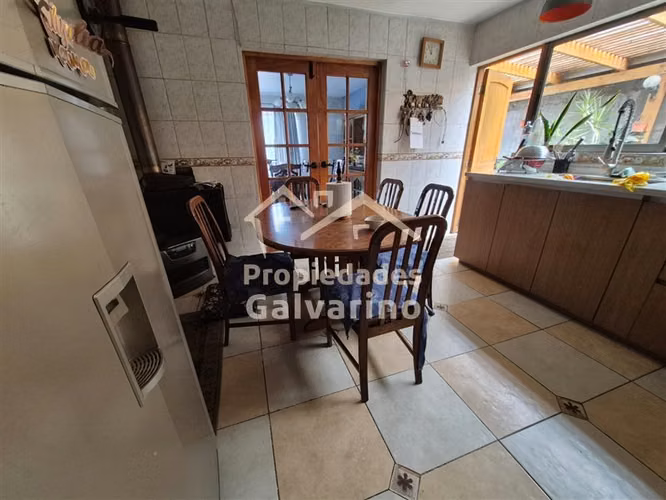 Casa en venta de 5 dorm.2 baños en La Cisterna