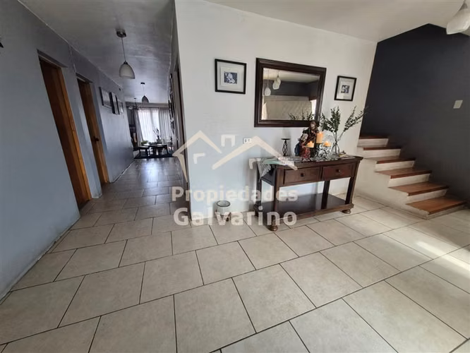 Casa en venta de 5 dorm.2 baños en La Cisterna