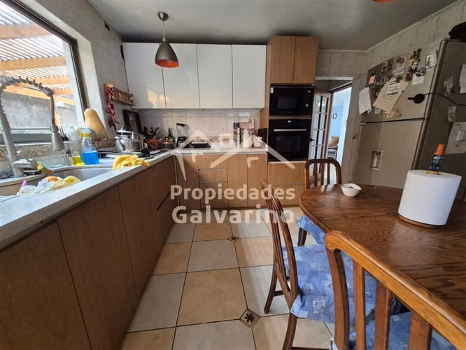 Casa en venta de 5 dorm.2 baños en La Cisterna