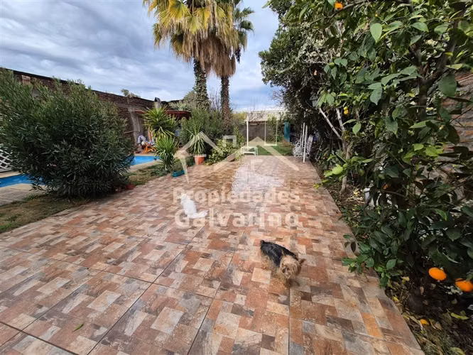 Casa en venta de 5 dorm.2 baños en La Cisterna