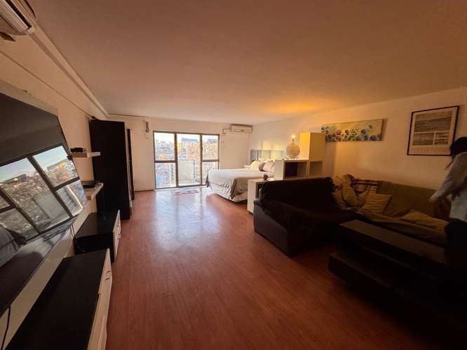 Studio/Loft 57 m² Remodelado, Balcón con Vista Panorámica – Santiago Centro