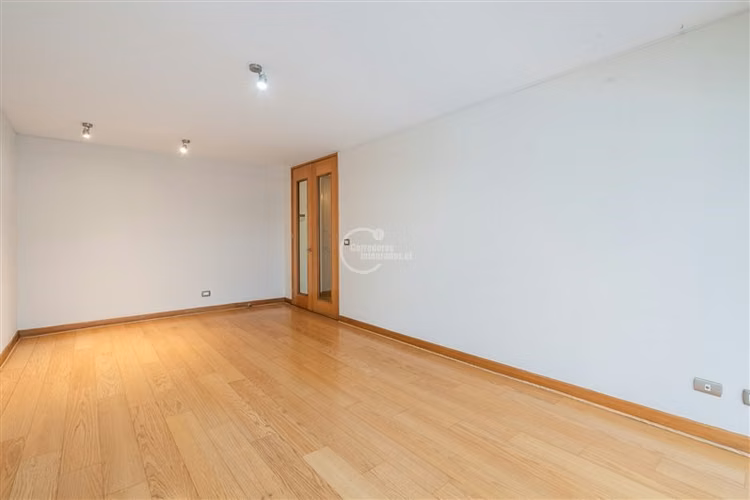 3 dorm. 3 baños. 2 estac. Piso bajo. Vitacura