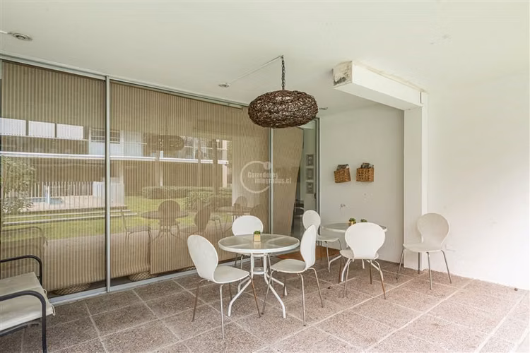 3 dorm. 3 baños. 2 estac. Piso bajo. Vitacura