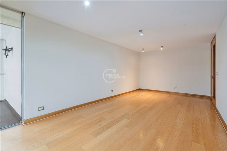 3 dorm. 3 baños. 2 estac. Piso bajo. Vitacura