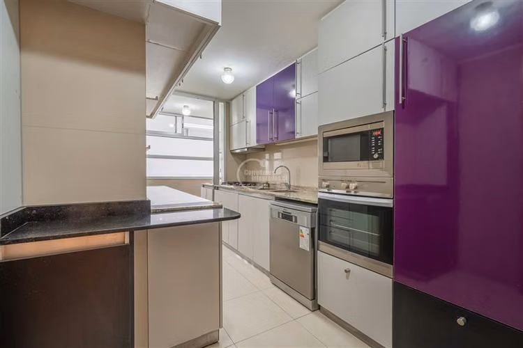 3 dorm. 3 baños. 2 estac. Piso bajo. Vitacura