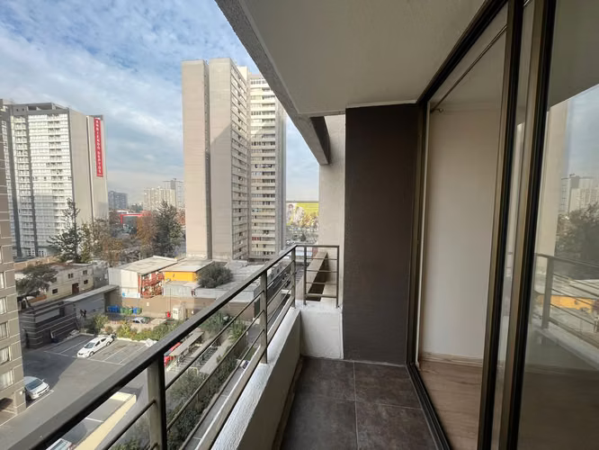 Moderno Departamento 1D + 1B con Estacionamiento y Bodega | A pasos de Metro Ecuador