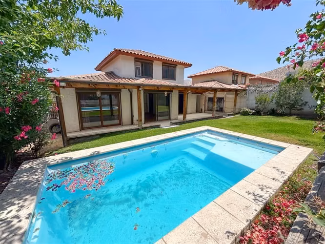 Casa en excelente estado, 4 dorm.piscina ,terraza techada