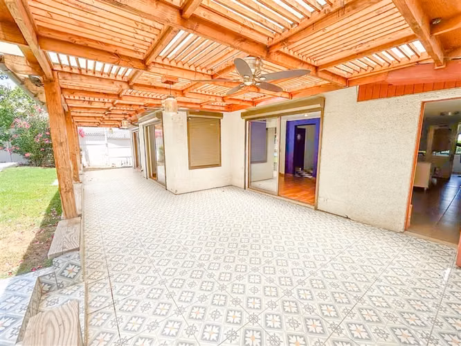 Casa en excelente estado, 4 dorm.piscina ,terraza techada