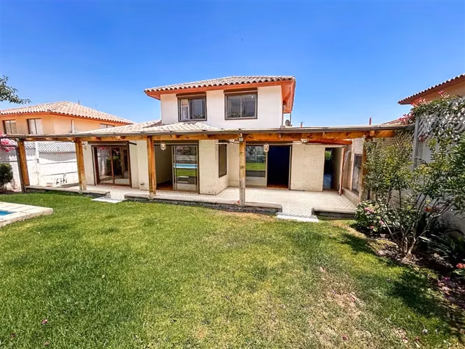 Casa en excelente estado, 4 dorm.piscina ,terraza techada