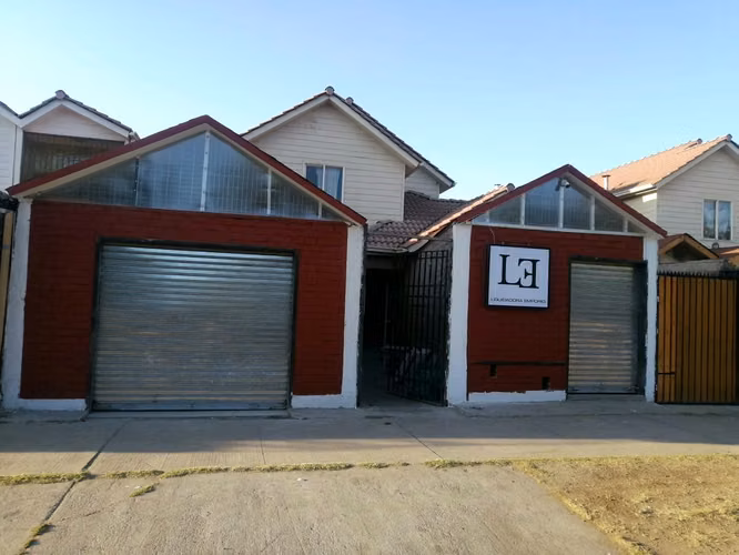 Venta propiedad con Locales Comerciales Avda Los Halcones Larapinta