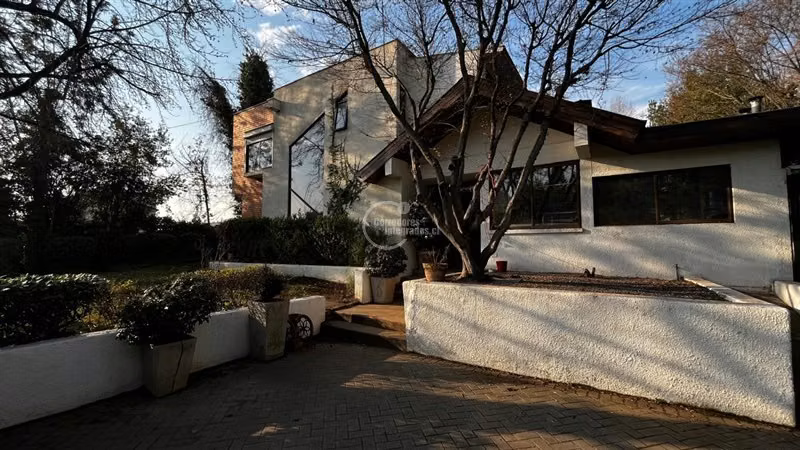 Casa en venta de 6 dorm. en Las Condes