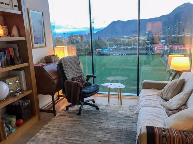 Hermosa Oficina 2 privados, 2 baños, recepción, 1 estacio.