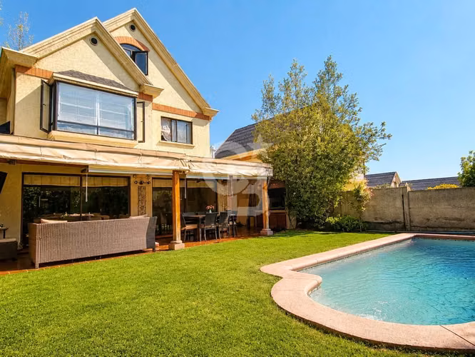 Excelente casa en condominio, San Carlos De apoquindo