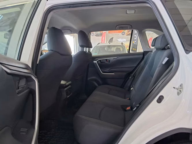 TOYOTA RAV4 2.0 4X2 XLE CVT A20XLE2C 2024 - Imagen 9