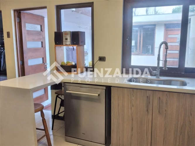 Venta, Gran Chalet, Providencia, Campus Oriente