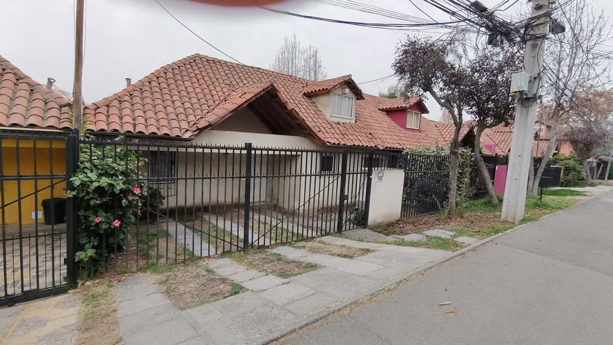 Casa GRAN POTENCIAL Violeta Cousiño SE ACEPTAN OFERTAS