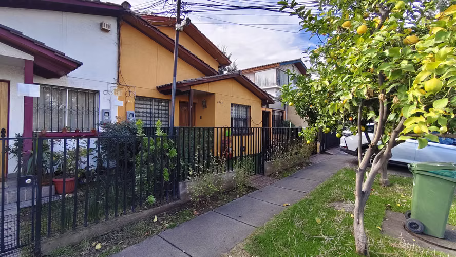 Casa 5 Dormitorios Condominio