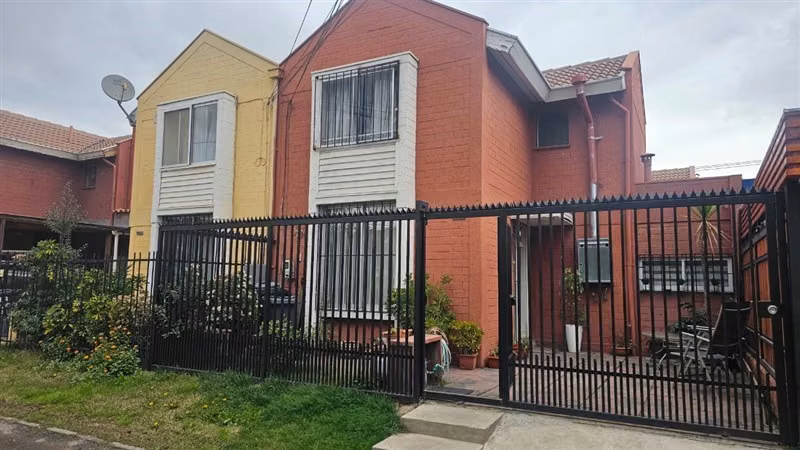 Casa en venta de 4 dorm. en Puente Alto