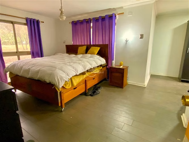 Casa en venta de 5 dorm. en Pirque 5.867 terreno y 216 casa