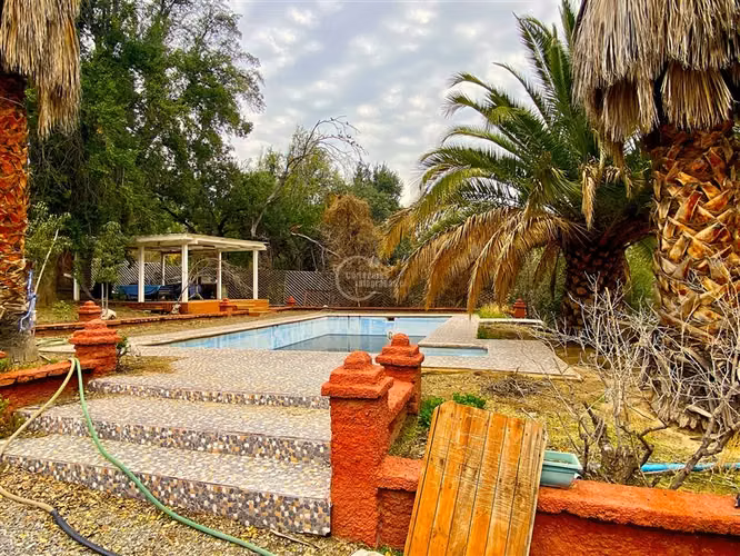 Casa en venta de 5 dorm. en Pirque 5.867 terreno y 216 casa