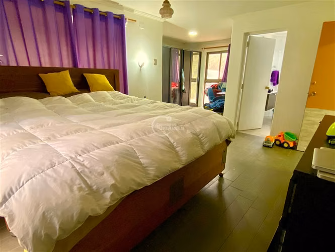 Casa en venta de 5 dorm. en Pirque 5.867 terreno y 216 casa