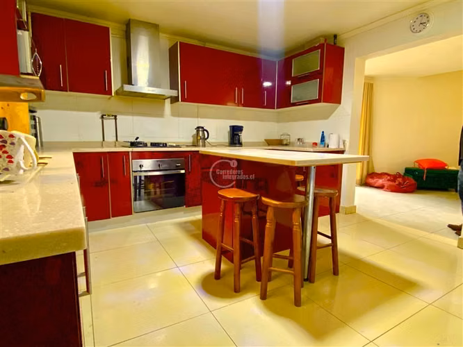 Casa en venta de 5 dorm. en Pirque 5.867 terreno y 216 casa