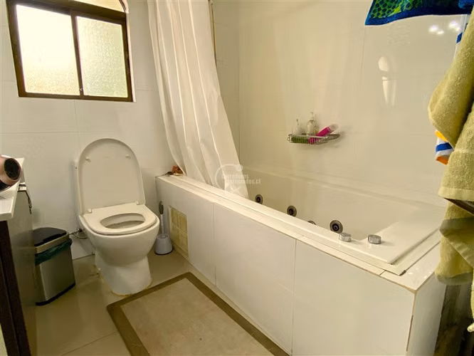 Casa en venta de 5 dorm. en Pirque 5.867 terreno y 216 casa