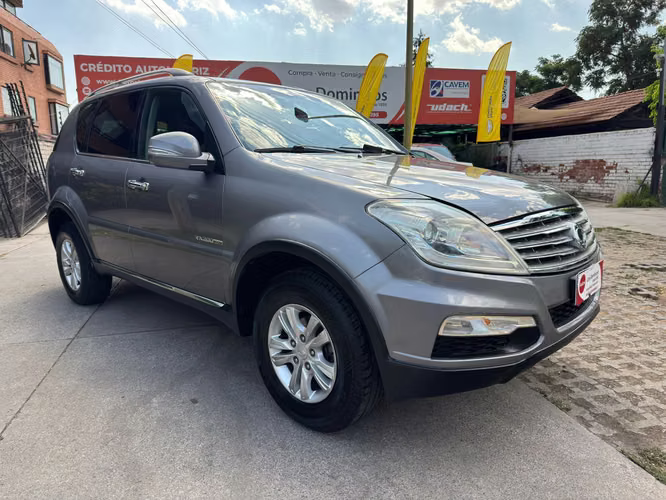 SSANGYONG REXTON W 2.0 MEC 6 VEL 3 CORRIDAS FULL AIRE AIRBAG ABS VER EN LAS CONDES 2015