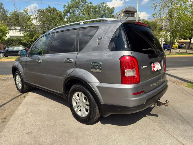 SSANGYONG REXTON W 2.0 MEC 6 VEL 3 CORRIDAS FULL AIRE AIRBAG ABS VER EN LAS CONDES 2015
