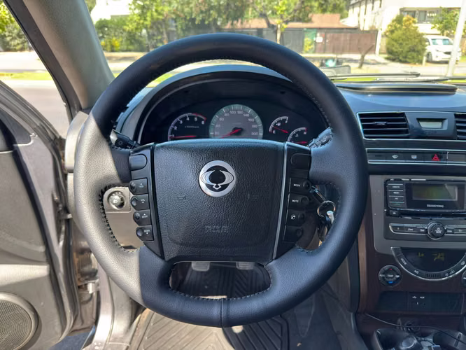 SSANGYONG REXTON W 2.0 MEC 6 VEL 3 CORRIDAS FULL AIRE AIRBAG ABS VER EN LAS CONDES 2015