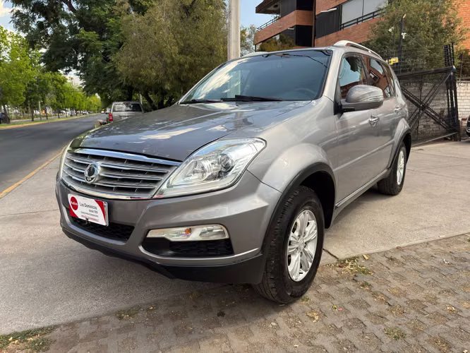 SSANGYONG REXTON W 2.0 MEC 6 VEL 3 CORRIDAS FULL AIRE AIRBAG ABS VER EN LAS CONDES 2015
