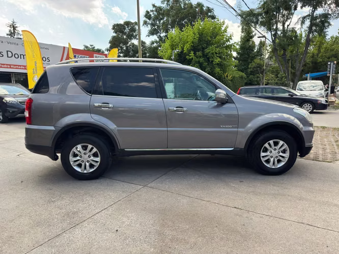 SSANGYONG REXTON W 2.0 MEC 6 VEL 3 CORRIDAS FULL AIRE AIRBAG ABS VER EN LAS CONDES 2015
