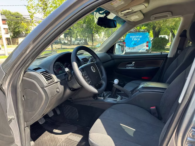 SSANGYONG REXTON W 2.0 MEC 6 VEL 3 CORRIDAS FULL AIRE AIRBAG ABS VER EN LAS CONDES 2015