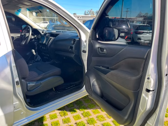 Nissan Navara D CAB MT 4X4 2.3 2023 - Imagen 19