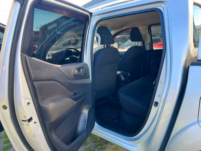 Nissan Navara D CAB MT 4X4 2.3 2023 - Imagen 12