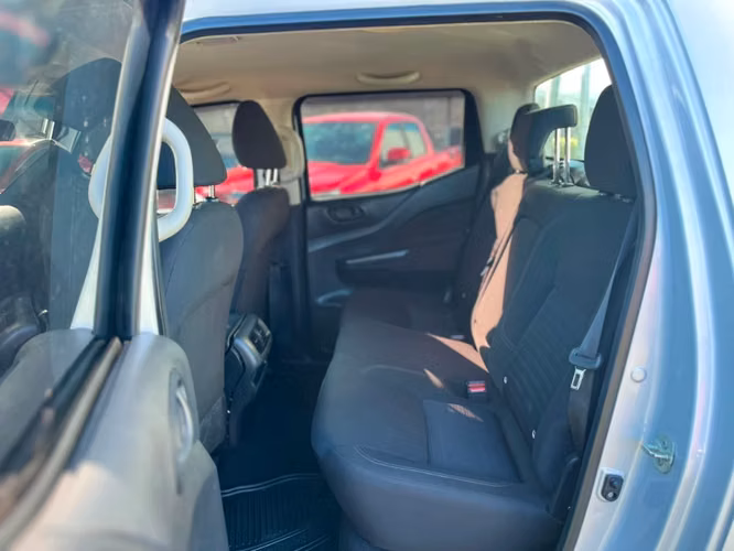 Nissan Navara D CAB MT 4X4 2.3 2023 - Imagen 13