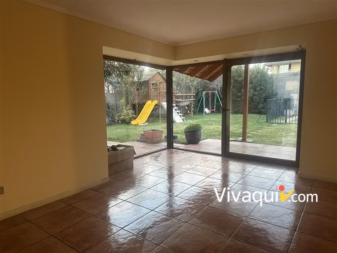 Casa en arriendo de 5 dorm. en Peñalolén