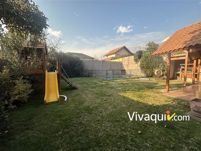 Casa en arriendo de 5 dorm. en Peñalolén