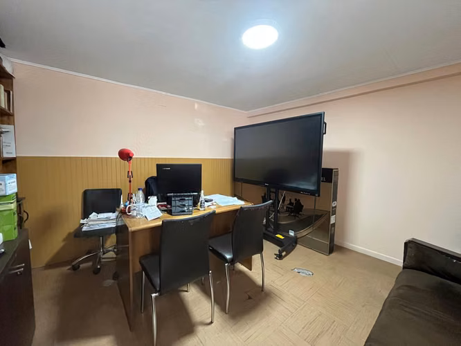 Arriendo de oficina, casa interior.
