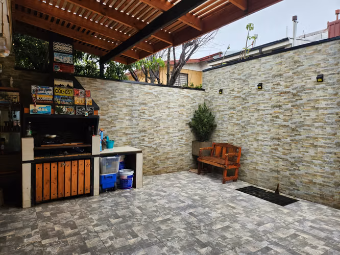 ¡Oportunidad! Hermosa casa en calle Las Violetas 1652, Huertos Familiares, San Pedro de la Paz,.