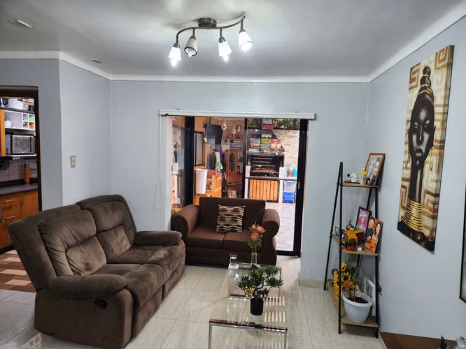¡Oportunidad! Hermosa casa en calle Las Violetas 1652, Huertos Familiares, San Pedro de la Paz,.