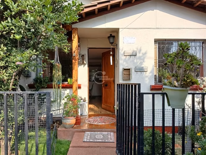 Casa condominio,venta.living comedor,3 dorm.2 baño,Peñalolén