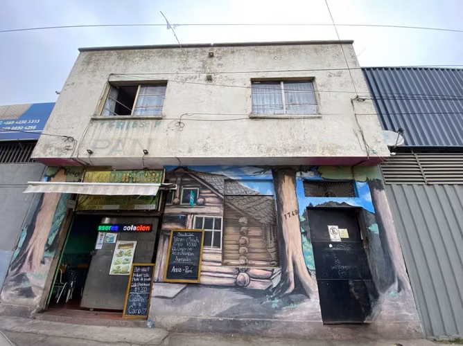 Casa de 2 pisos comercial/ habitacional /galpón