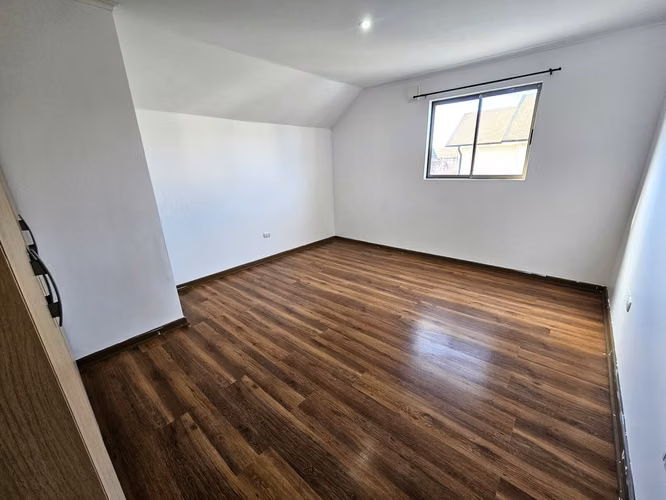 CASA EN PARQUE SAN VALENTIN
